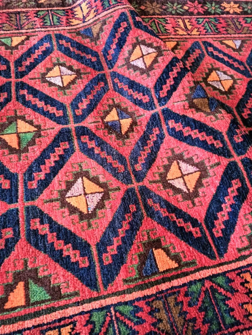 専用です。5.5kg 上質ウールのタイマ二族のトライバルラグ　バルーチ