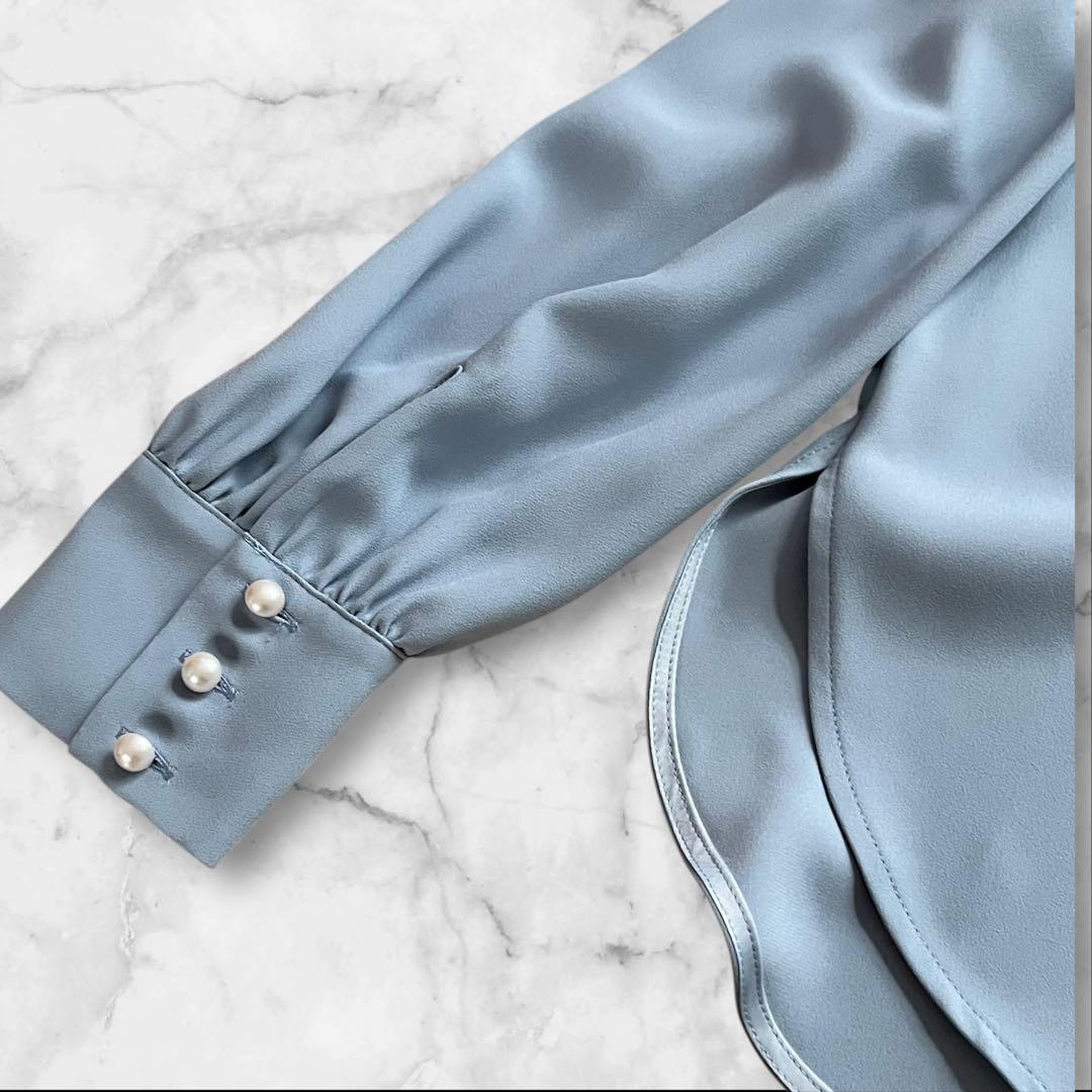 新品✨ルル ウィルビー　バックサテンジョーゼット　フリルブラウス　パールボタン