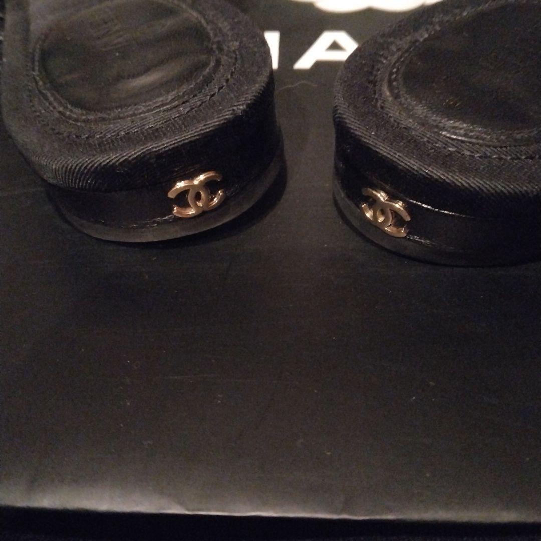 パール装飾シャネルサンダル 黒