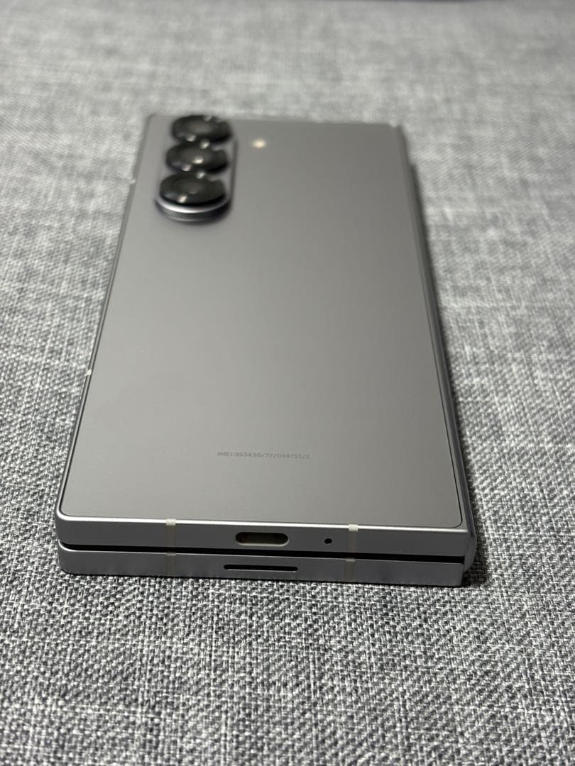 Galaxy Z Fold 6 国内版SIMフリー (純正ケース付き)