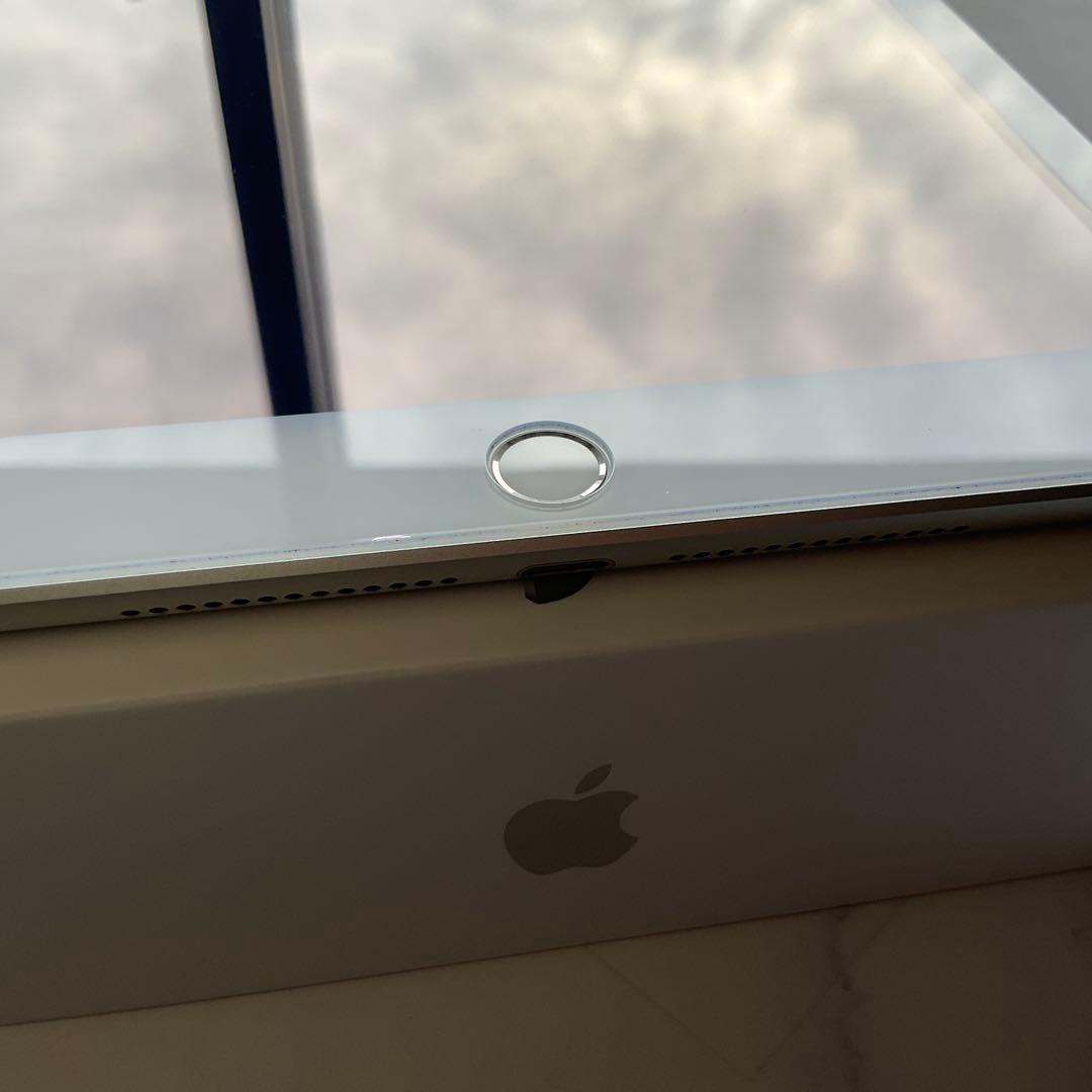 【極美品】iPad 第6世代 Wi-Fi Cellular 128GB