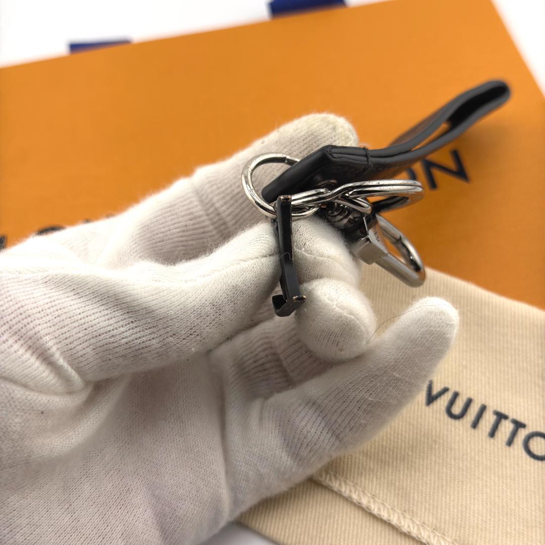 【良品】ルイヴィトン ポルトクレ ドラゴンヌ モノグラム シャドウ チャーム 黒