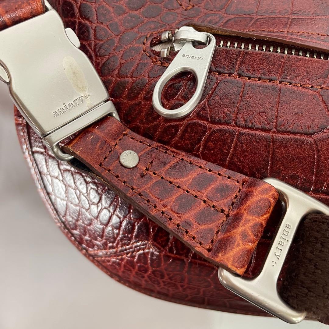 アニアリ フラップ式 アイディアルコンピレーションレザー 牛革 ボディバッグ 赤