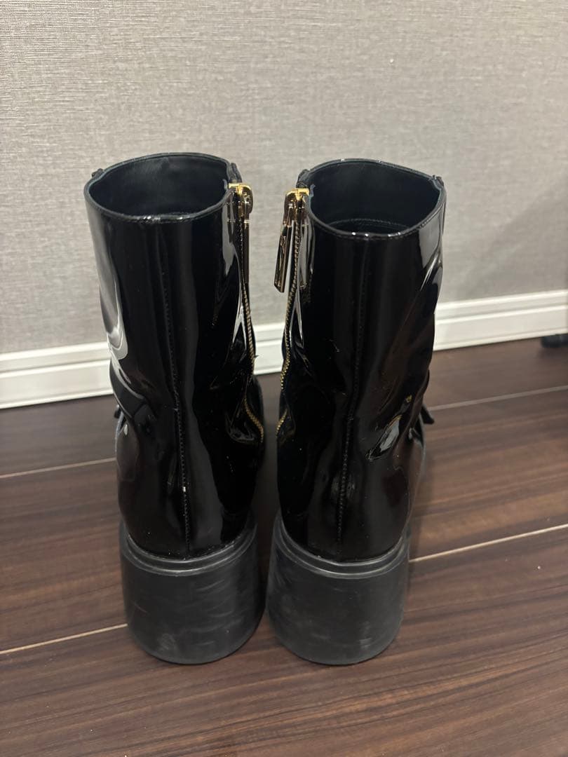 Roger vivier ロジェビビエ　ブーツ