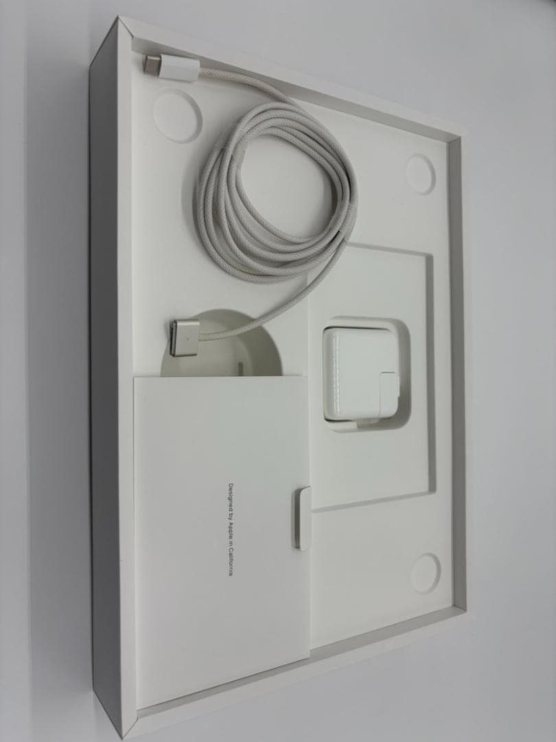 【美品】MacBook Air M2 8GB / 256GB スターライト