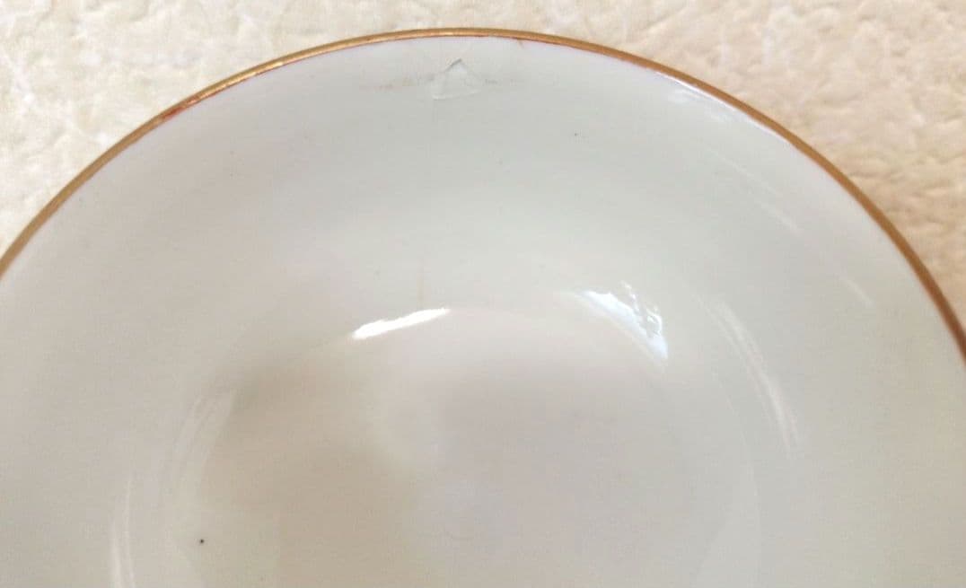 お値下げしました、九谷　人物・花鳥湯呑、煎茶碗 大日本九谷製　傷あり