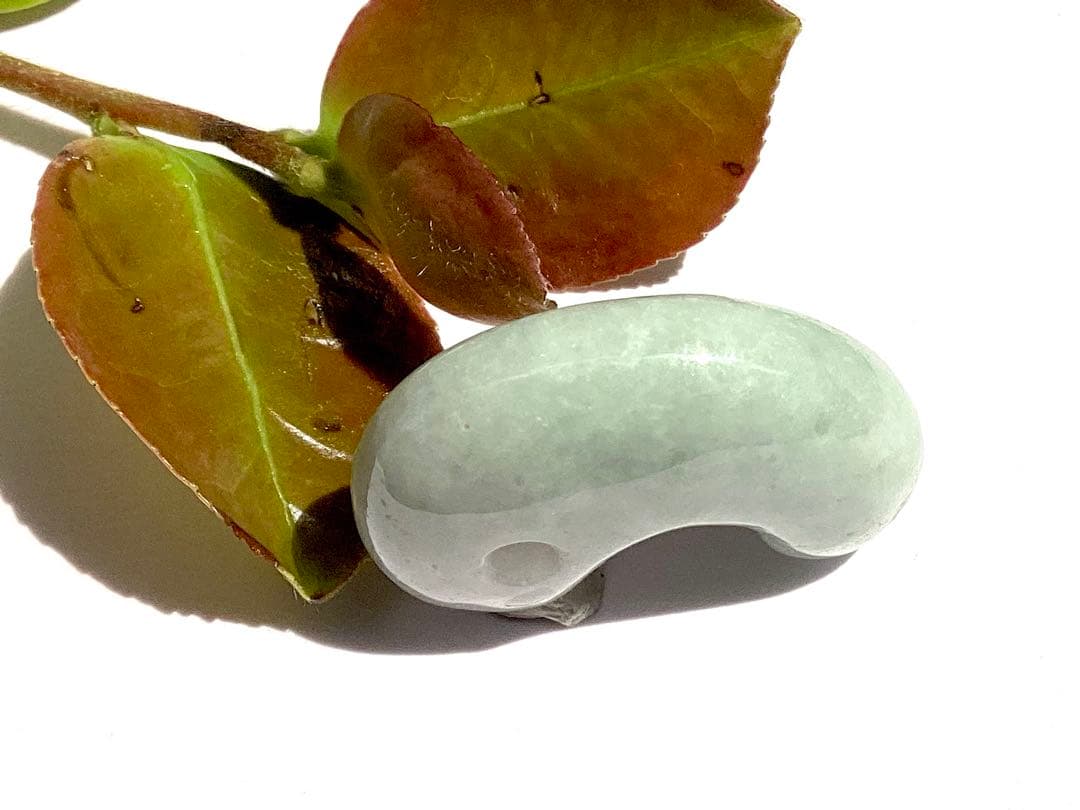 ✳摩訶不思議**吉祥開運　糸魚川翡翠小滝産*勾玉　守護石にお持ちください　鑑別書