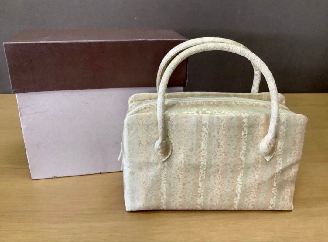 淡いベージュ　和装用バッグ　利休バッグ