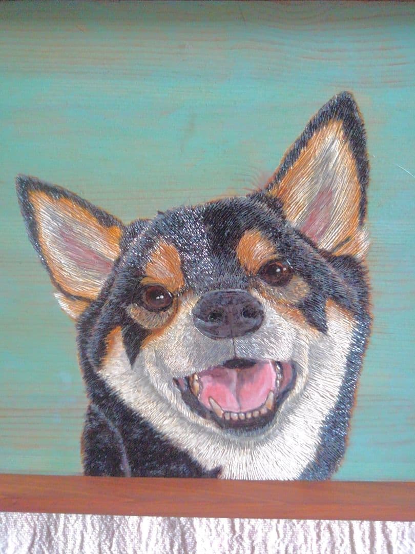 黒柴の木製壁掛け