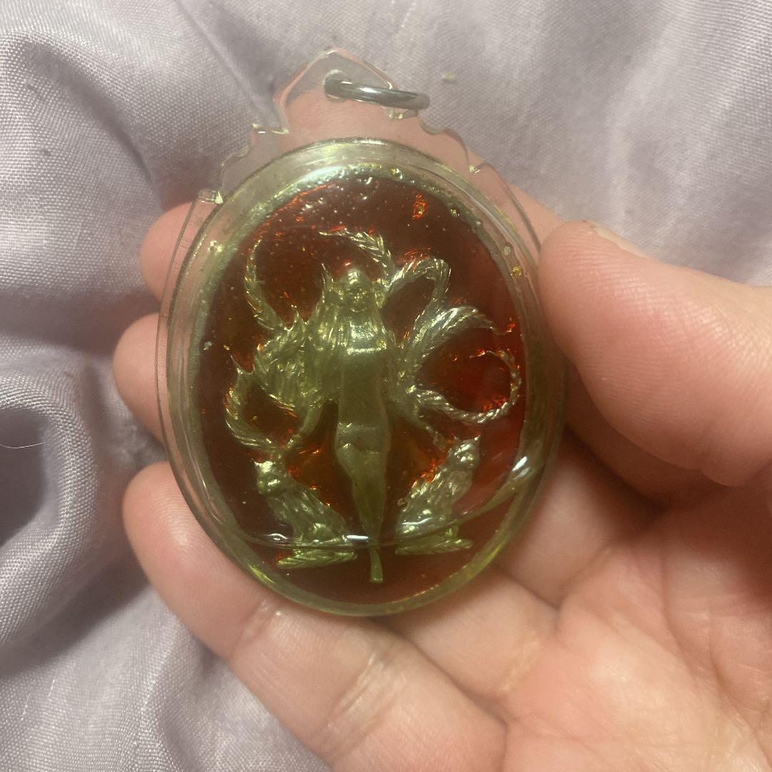 強力魔術の霊素材御守り 有名陰陽師作 九尾女狐  魅力 恋愛 交渉力