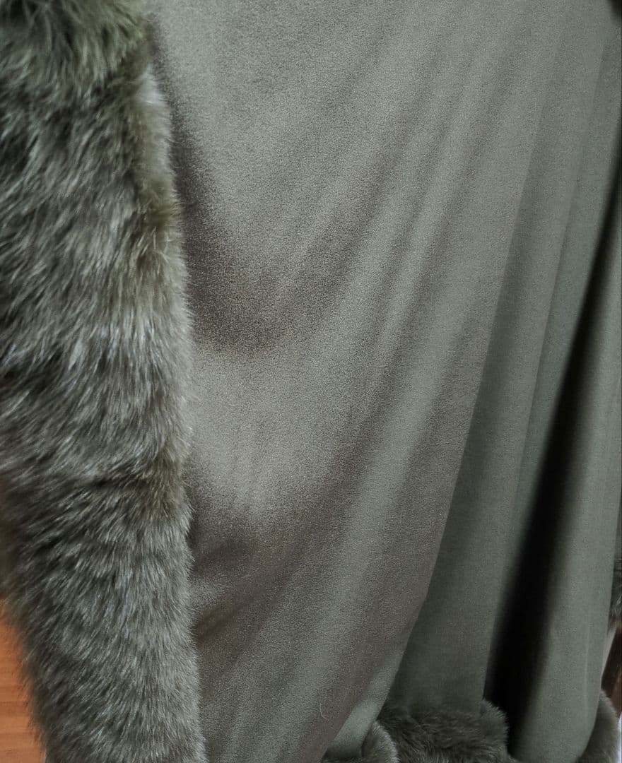 オリーブグリーン ケープコート ファー付き