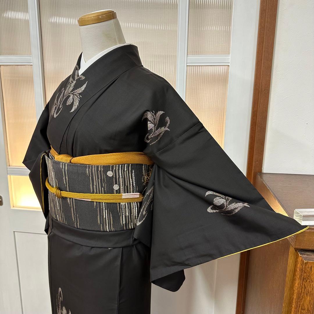 大島紬　袷　正絹　東京ますいわ屋　黒　地空き　植物飛び柄　身丈155.5裄63