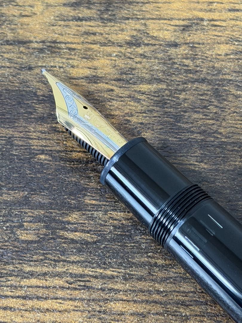 未使用に近い　149　18K ゴールド　三帯　デュマ型ペン芯　万年筆　M