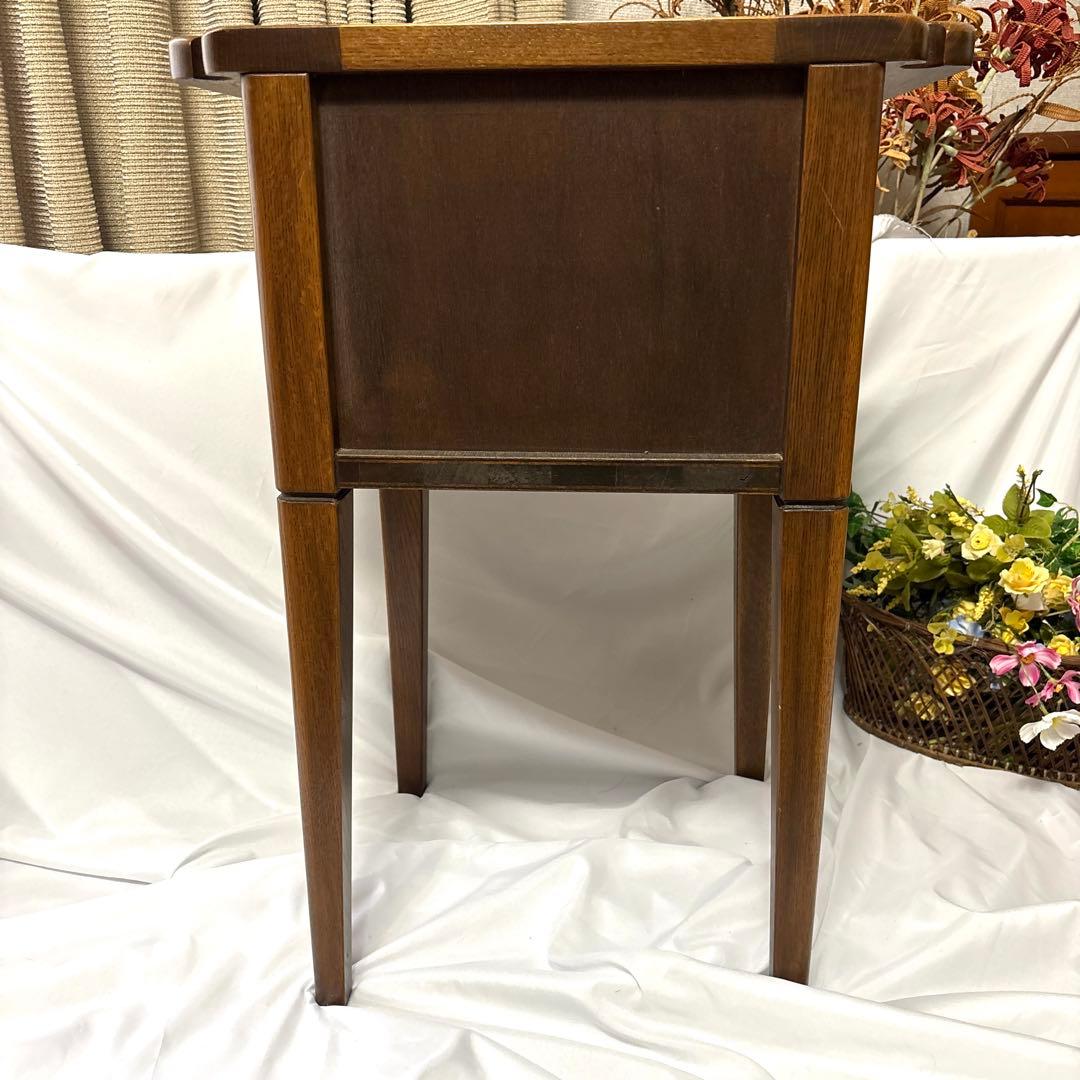 イタリアGiglio社　マホガニー木製サイドテーブル ガラス天板　2つ引き出し