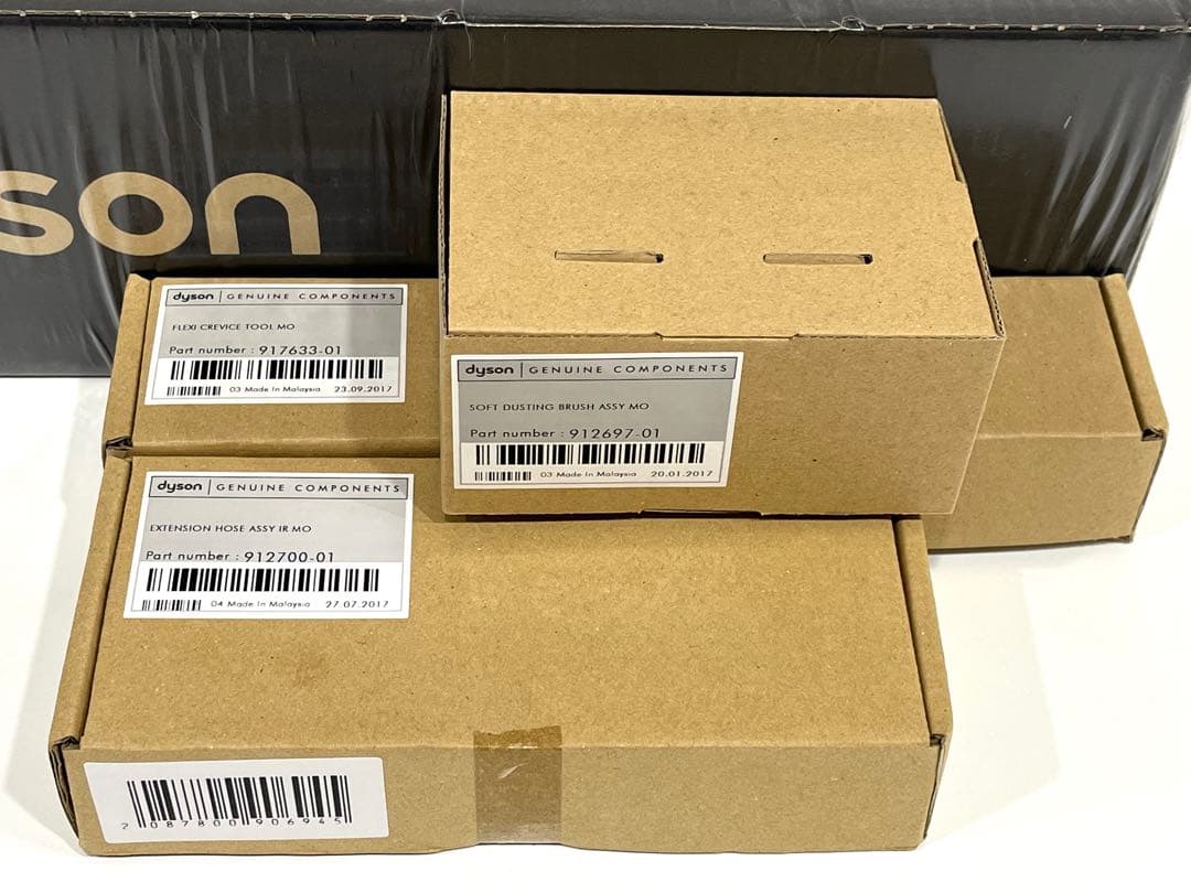 h644 新品・未開封　ダイソン　DC74 V6 FLUFFY 掃除機　付属品有