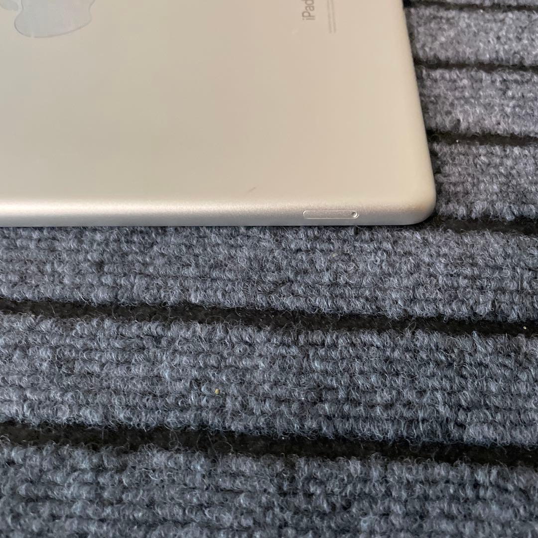 101 iPad 7世代 32GB SIMフリー シルバー