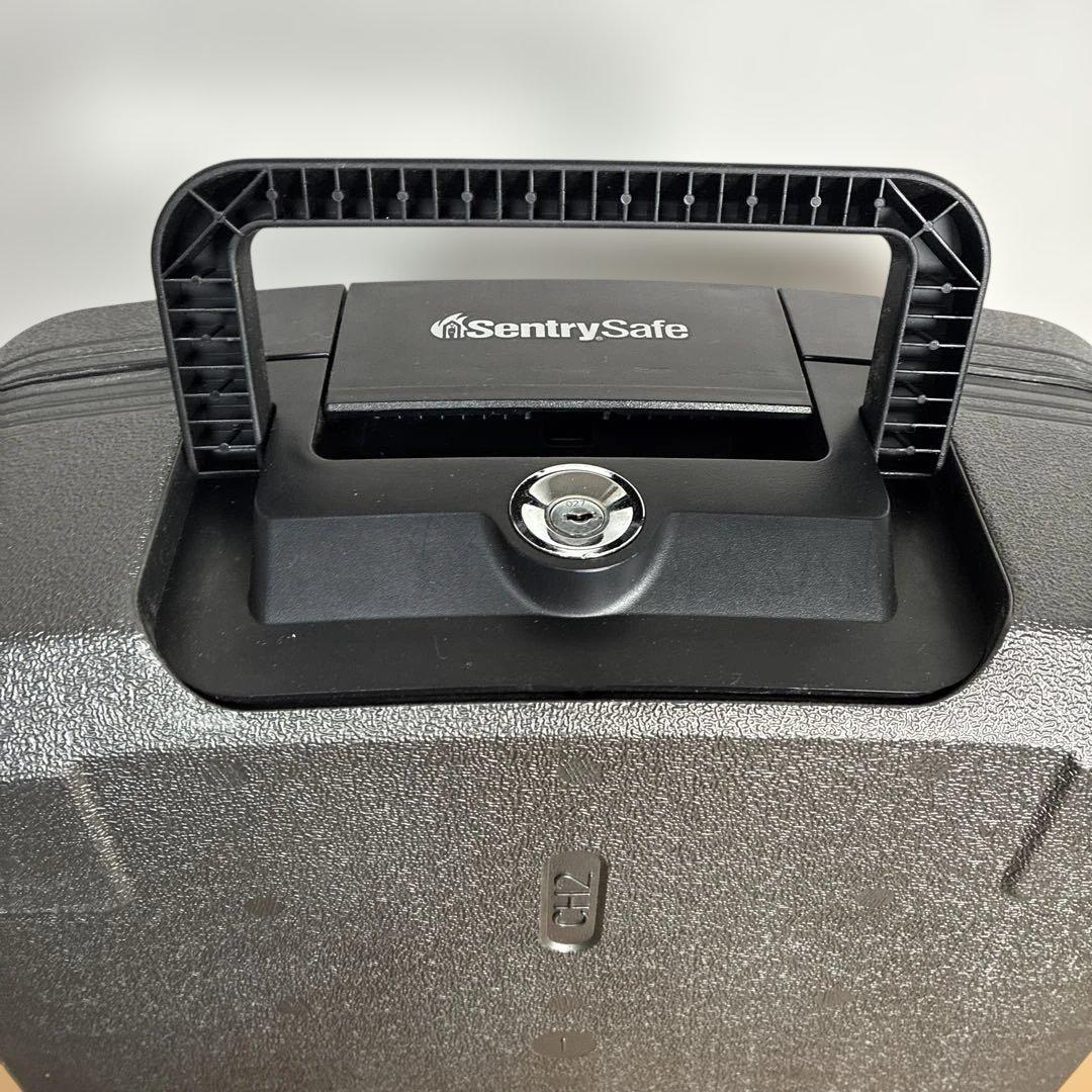 SentrySafe セキュリティケース 鍵２個付き　耐火 防水