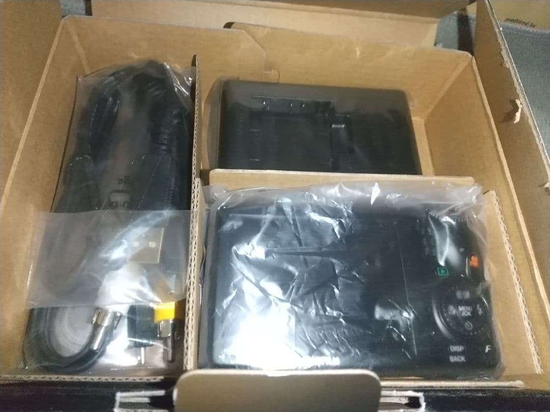 ② FUJIFILM FINEPIX F300 EXR 1台