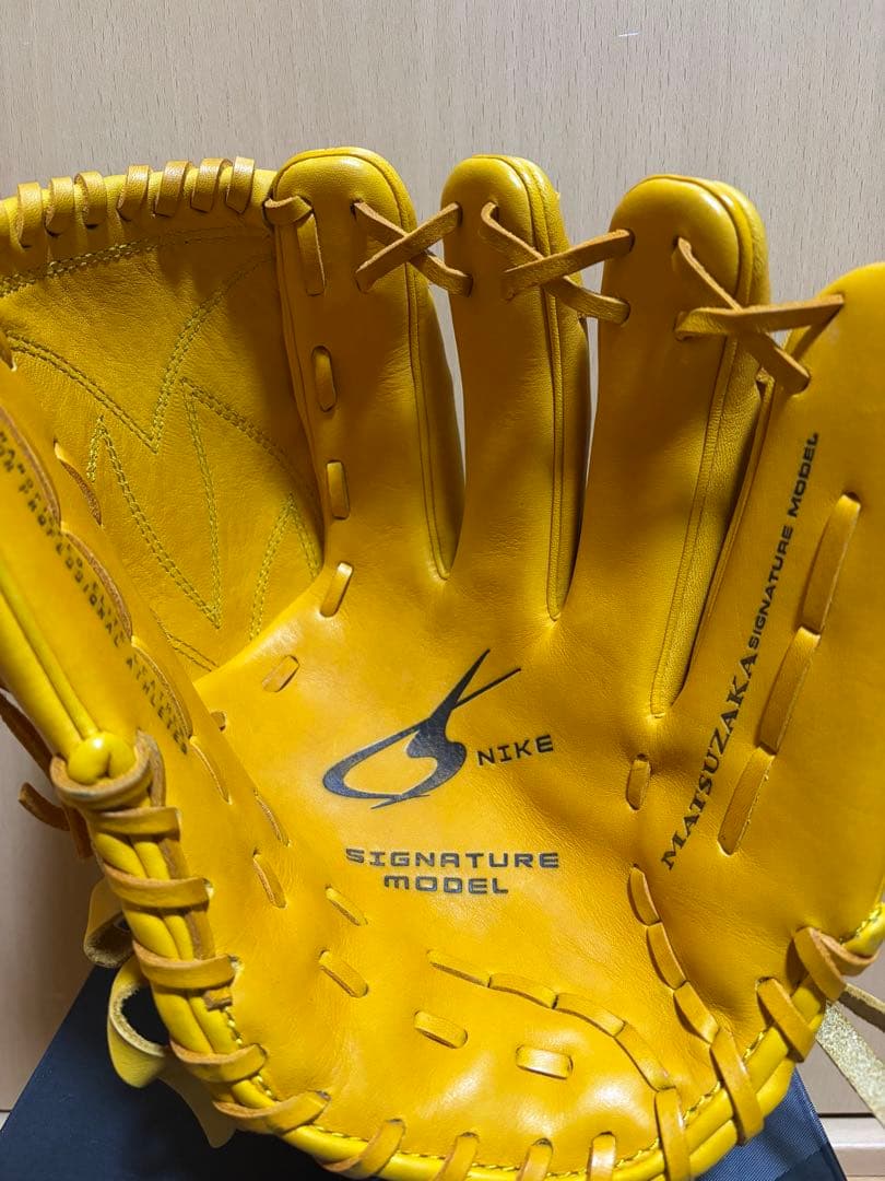 Nike Signature Model グローブ