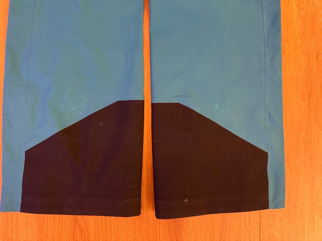 ピークパフォーマンス　GORE-TEXスキー、スノーウェア　ビブパンツ上下セット