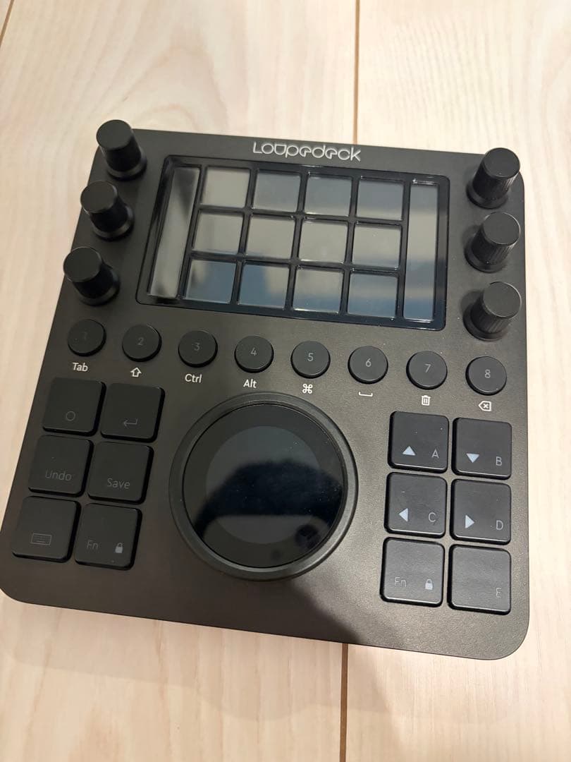 左手デバイス　Loupedeck CT ループデック