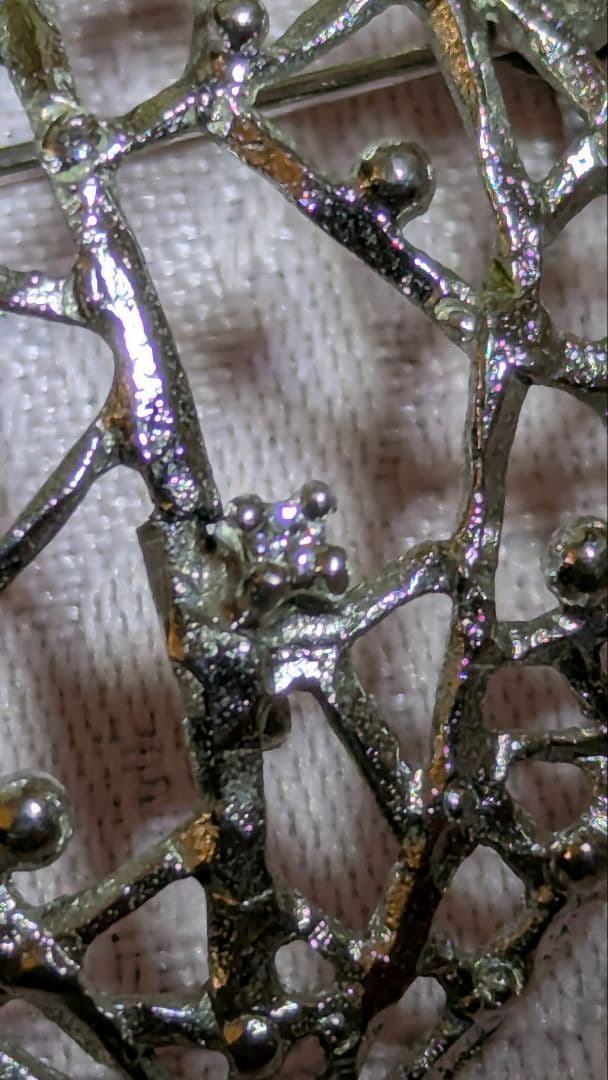 田崎真珠旧刻印ほおずき型透かしメレダイヤ入りデザインブローチ シルバー