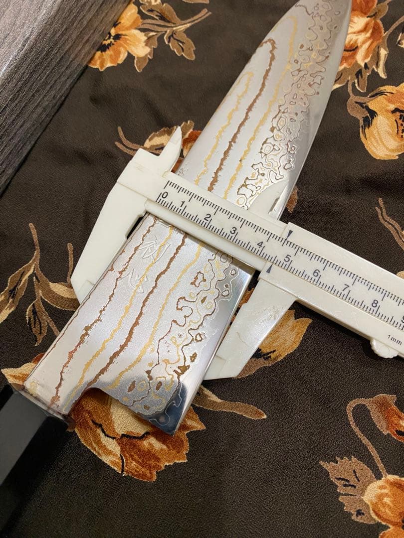 牛刀210mm HATSUKOKORO初心 青二鋼 有色ダマスカス 黒檀八角柄