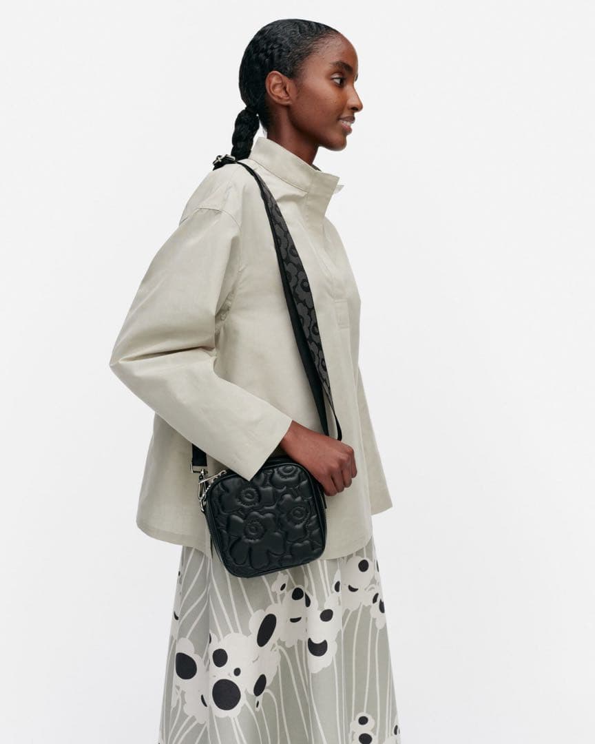 marimekko ブラックショルダーバッグ
