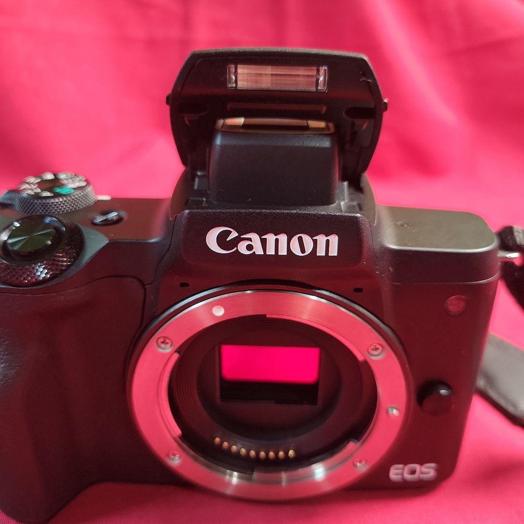 キヤノン Canon ミラーレス　美品　一眼カメラ　EOS Kiss M　動作品
