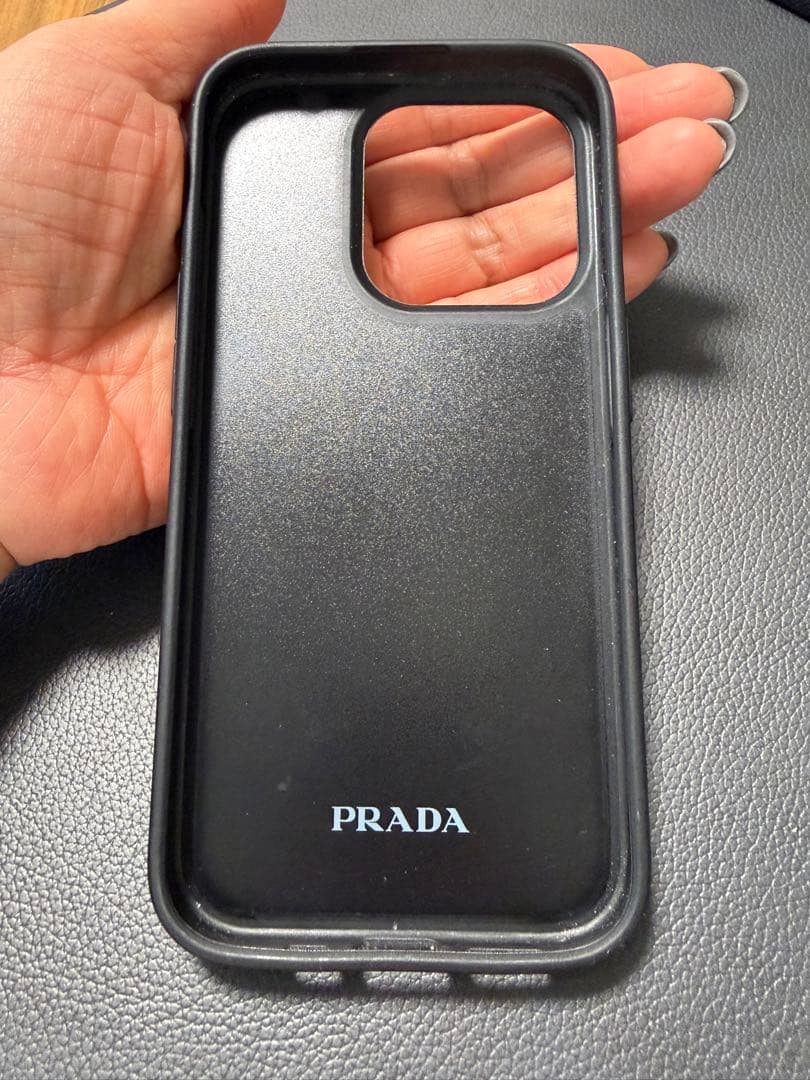 PRADA ブラックレザー iPhone15proケース