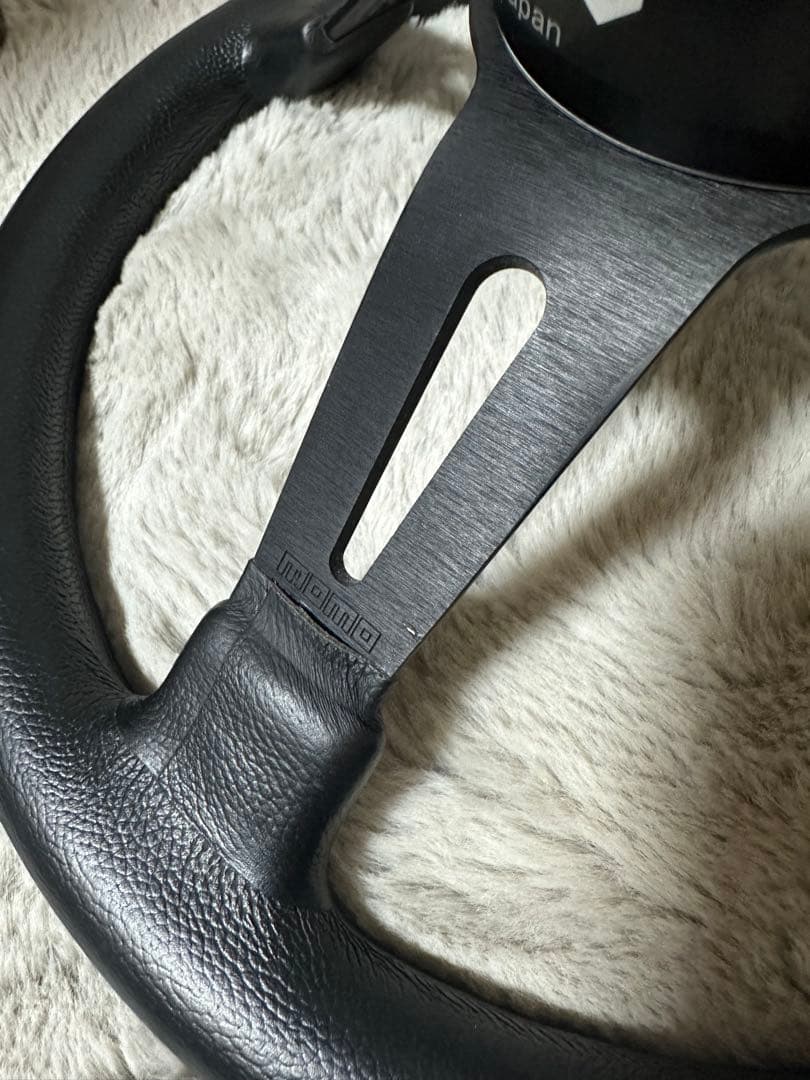 momo ステアリング 3本スポーク ブラック