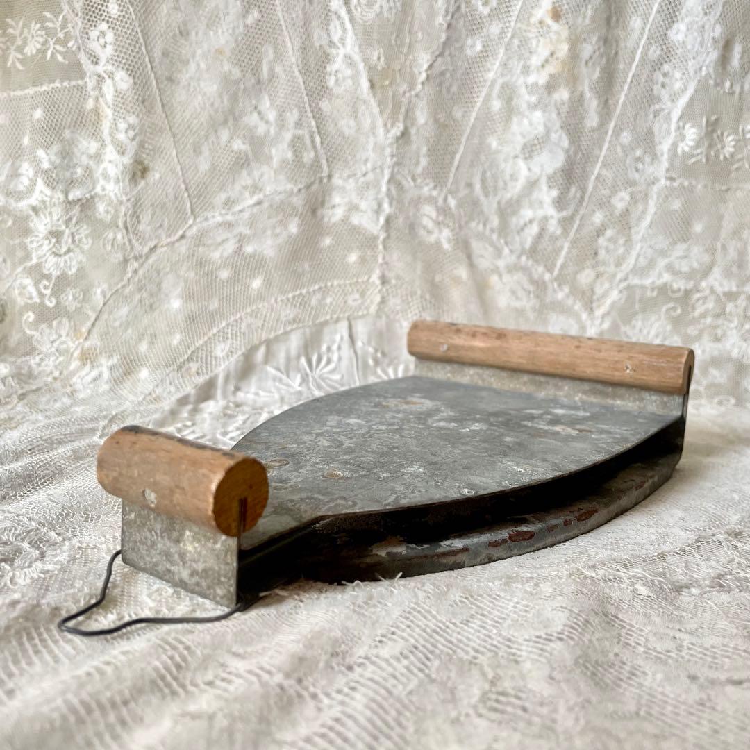 木と金属のアイロン台　北欧ヴィンテージ　アンティーク　フォトスタンド　フレーム