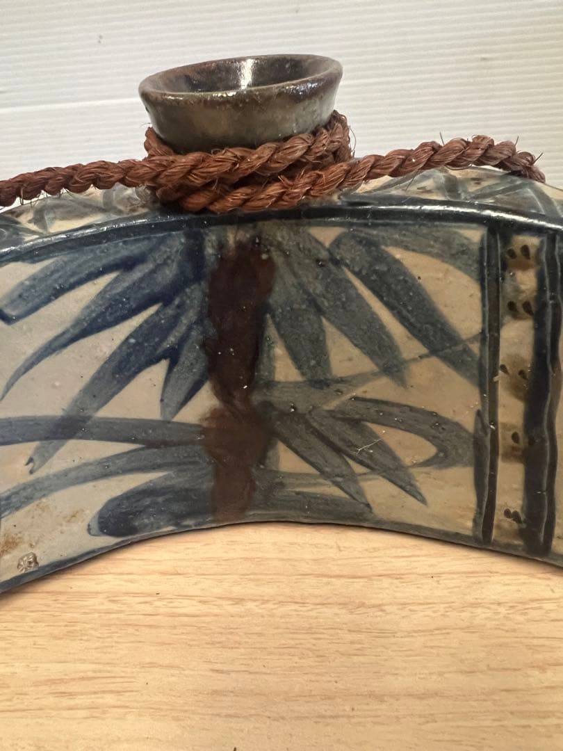 魚文抱瓶