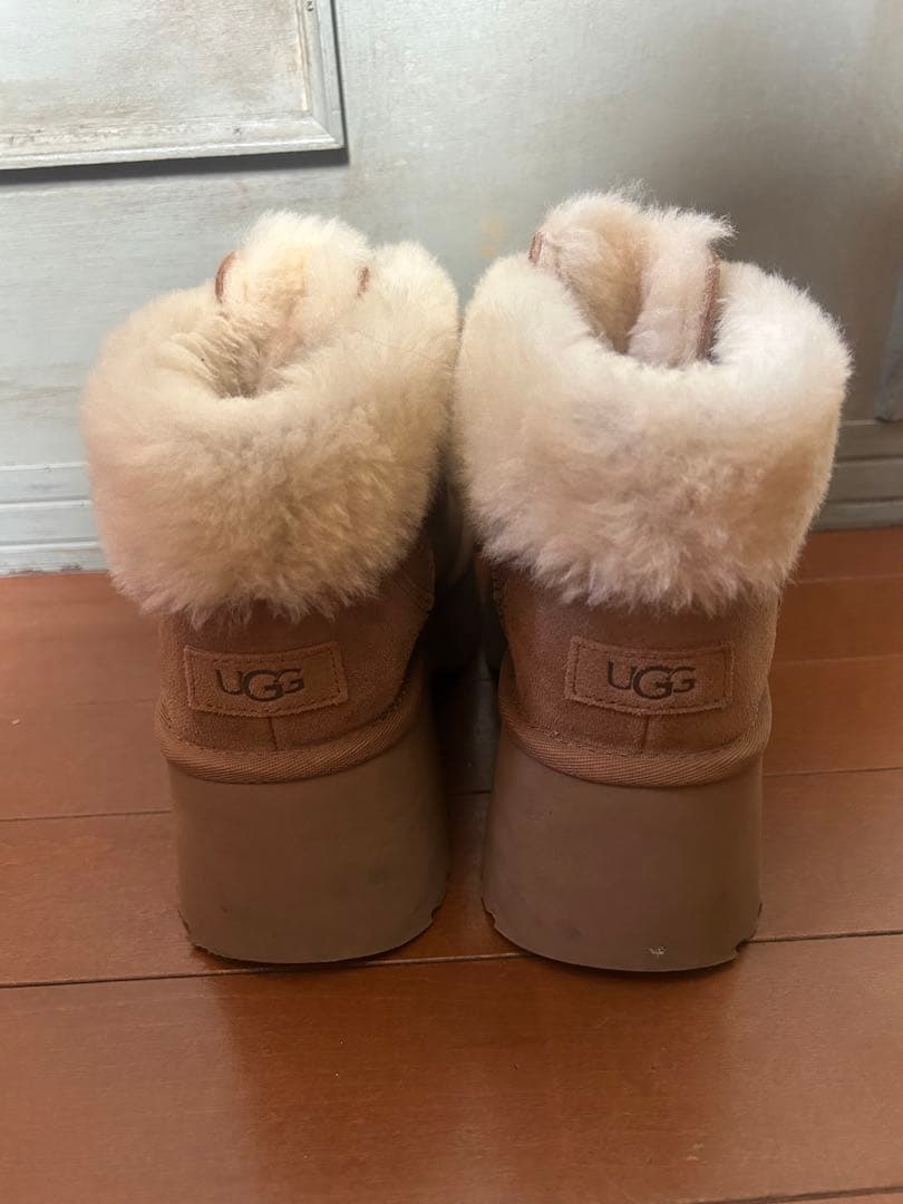UGG エスミーレースアップ　ムートンブーツ　アグ