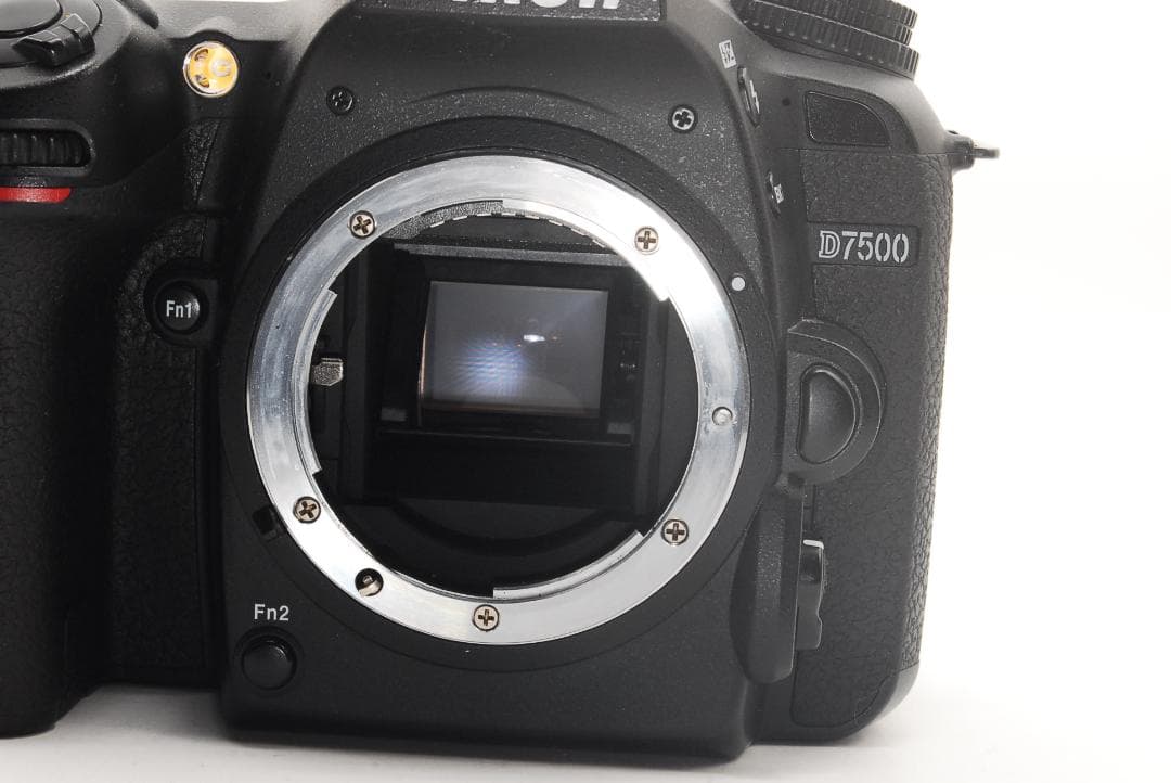 【実用向け高性能】Nikon D7500 標準＋望遠ズームセット Wi-Fi対応