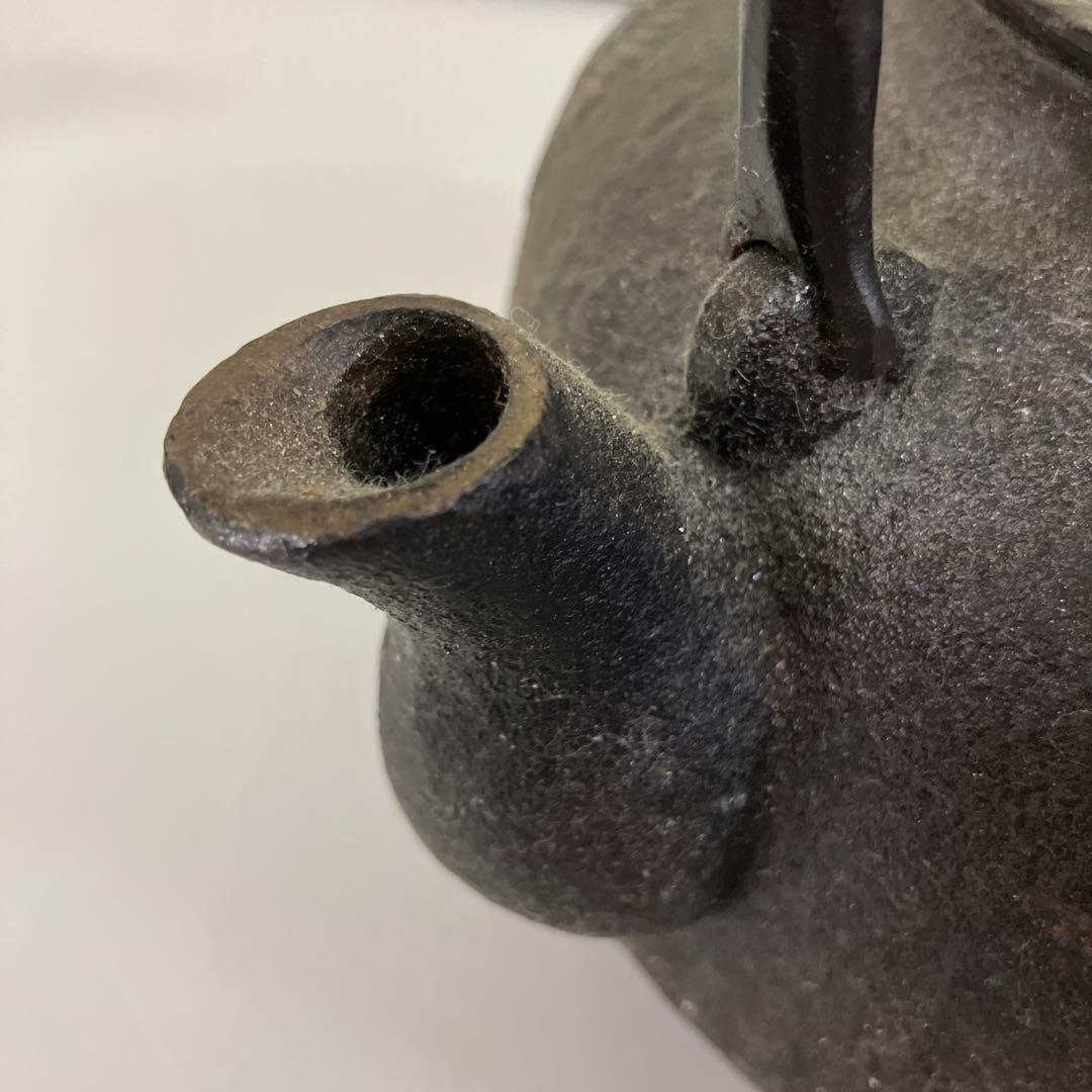 E-1 昭和レトロ 当時物 古道具 伝統工芸品 鉄瓶 松葉紋様 霰 丸型 やかん