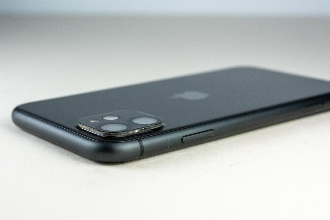 iPhone11 64GB スペースグレイ SIMロック解除済 液晶不良