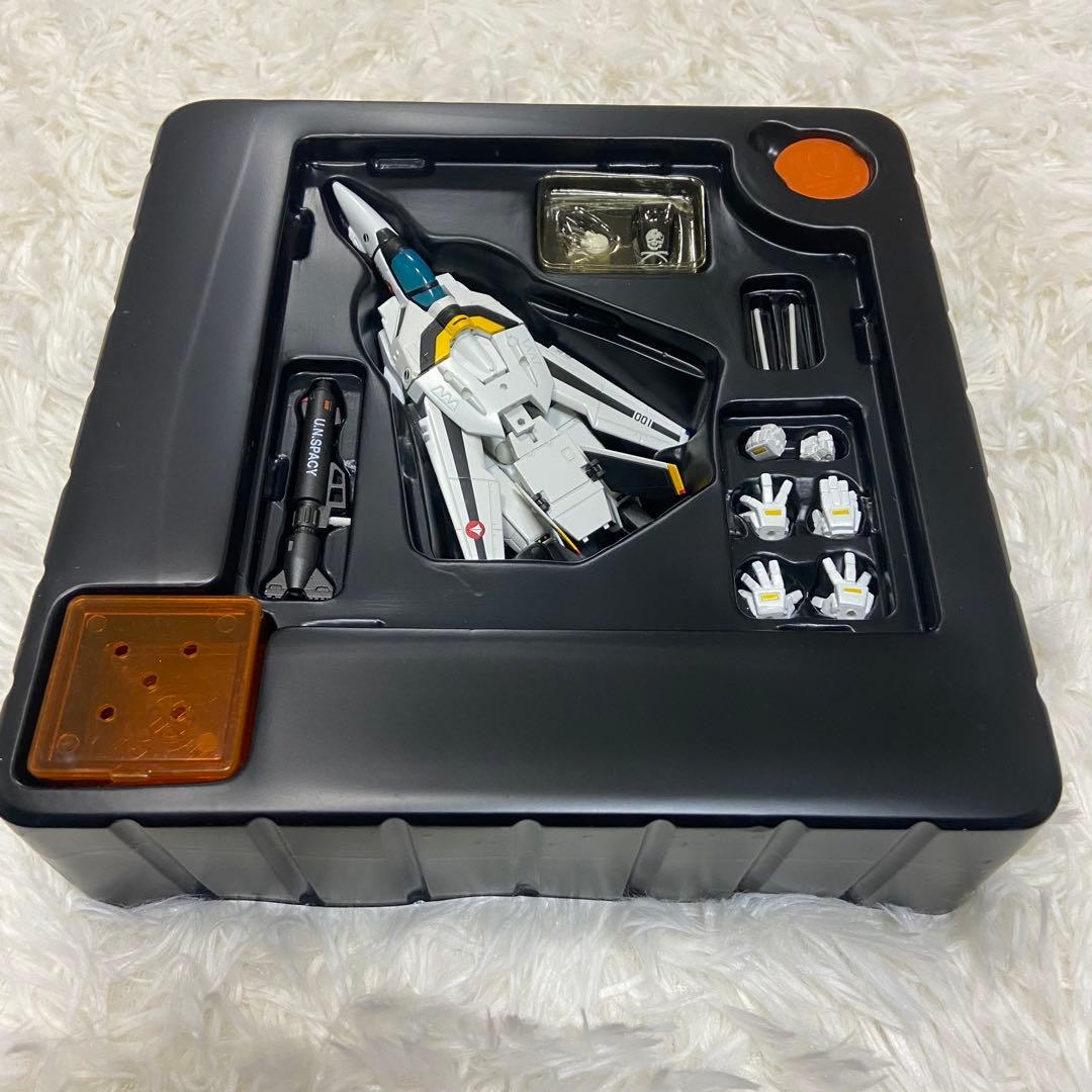 レア　中身美品リボルテック マクロス 三段変形バルキリー VF-1S フィギュア