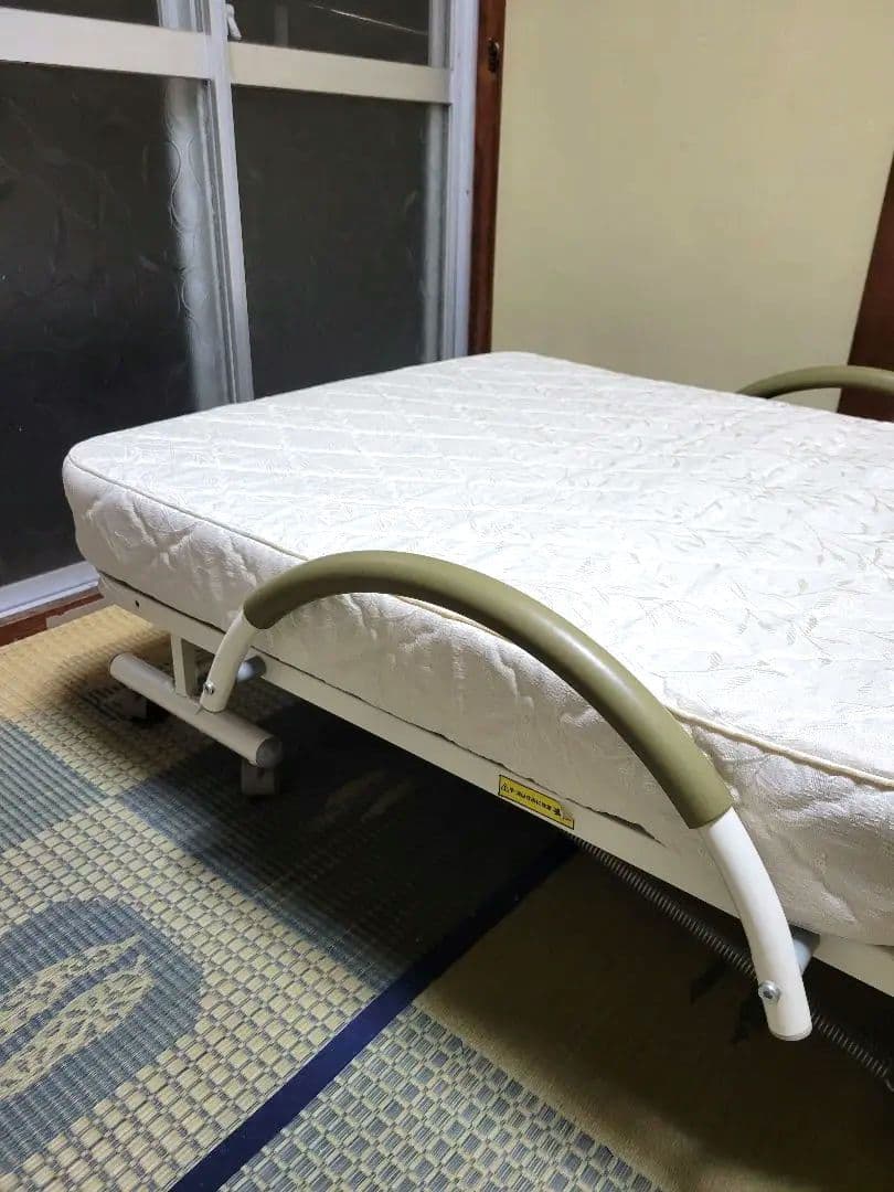 折りたたみ電動ベッド / シングルサイズ / ホワイト