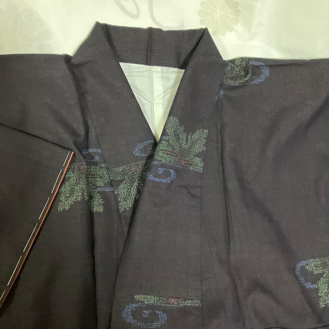本場結城紬 重要無形文化財 地機 黒地 100亀甲 飛び柄 4色絣 未使用 美品