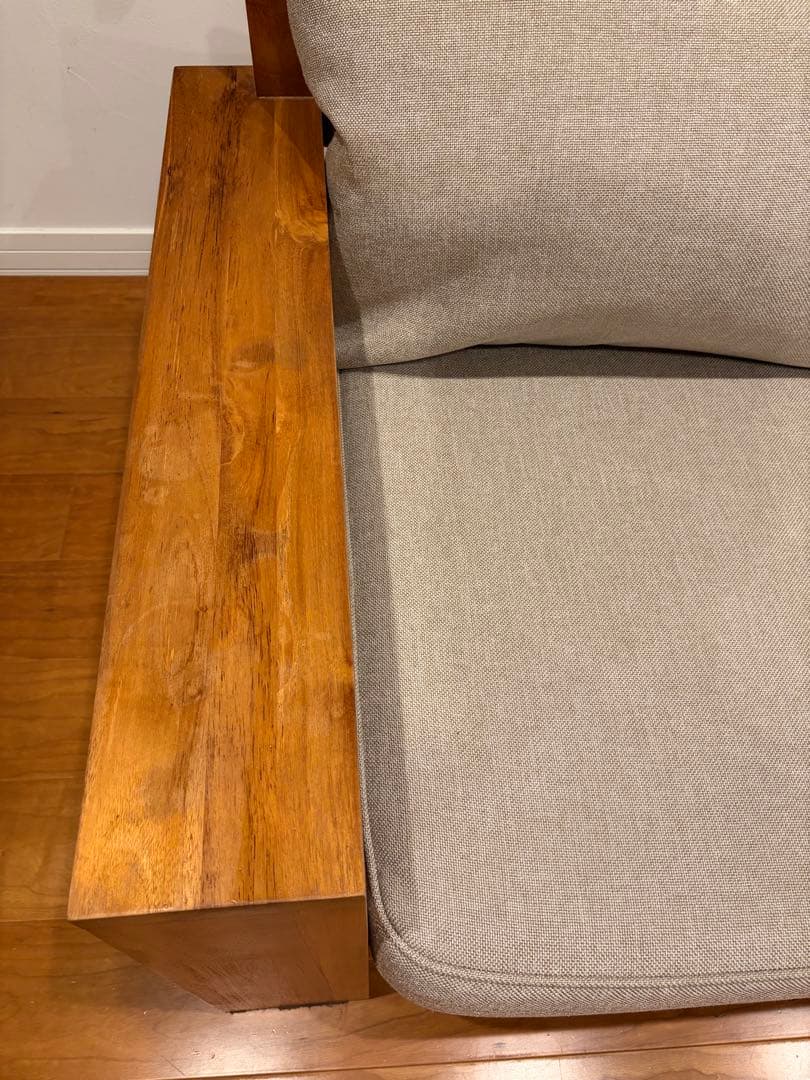 unico 2人掛けソファ 木製フレーム グレーの布張り