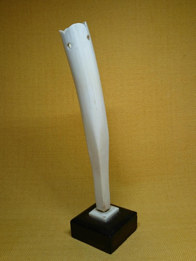 【美品】一輪挿し　花器　牙材　骨董　置物　インテリア　工芸品　美術品　A2623