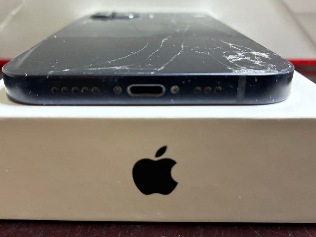 iPhone12 128GB ブラック（背面割れ）