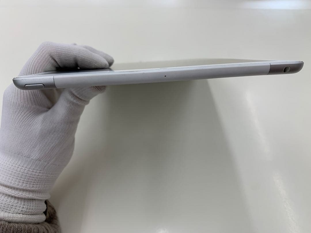 Apple iPad 32GB シルバー 本体 MYMJ2J/A