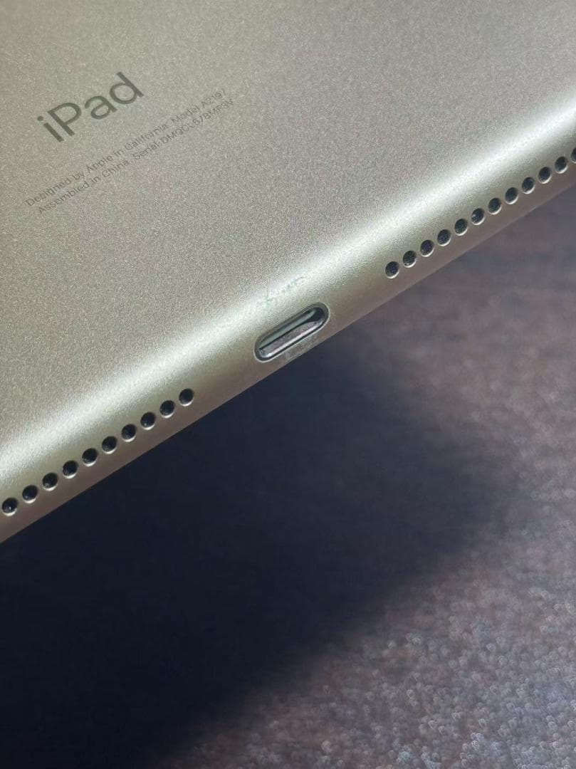 Apple iPad Wi-fi 第7世代128gb 本体