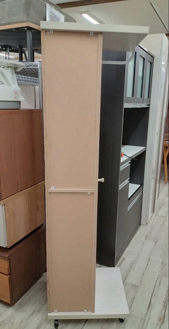 北九州市福岡市限定　ミラー付きキャビネット　衣類収納　キャスター付きで移動可能