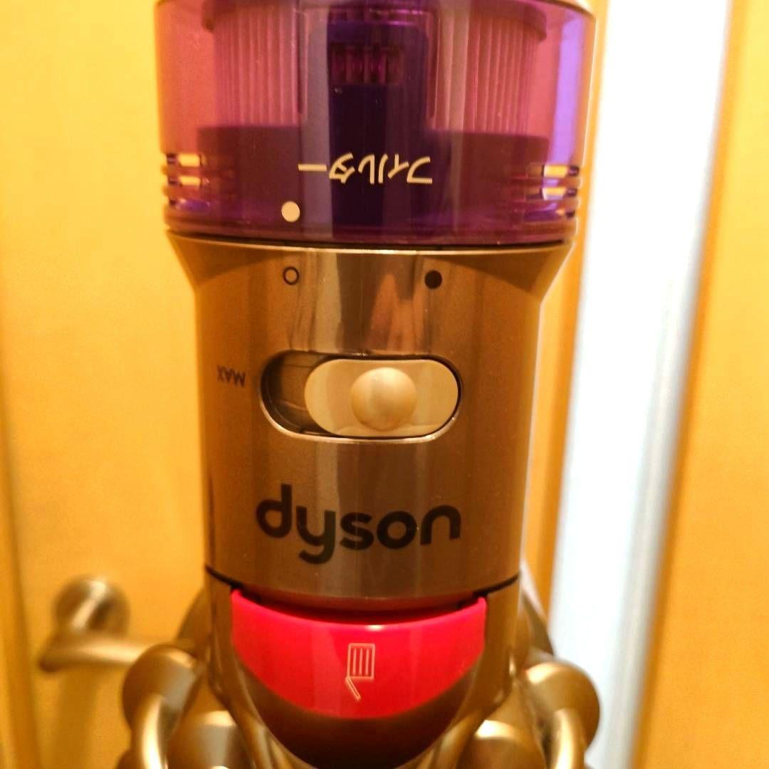 Dyson v8 slim fluffy+　コードレスクリーナースタンドセット