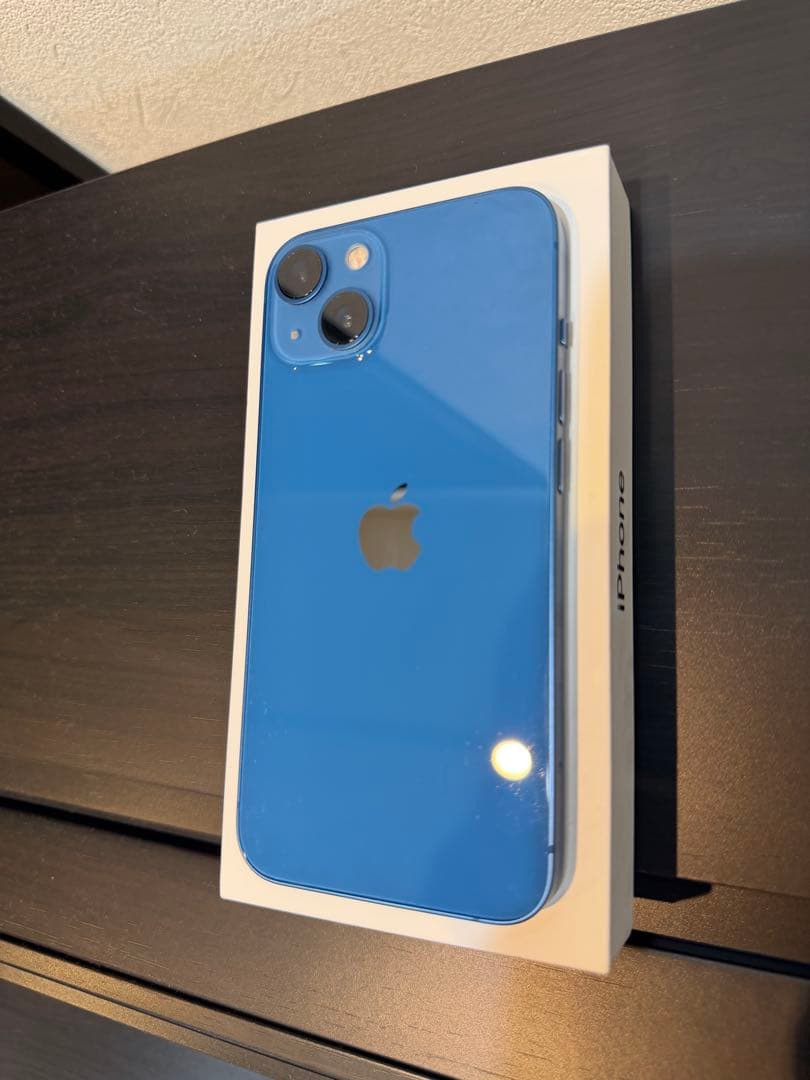 Apple iPhone アイフォン　スマホ本体　iPhone13 ケース付き