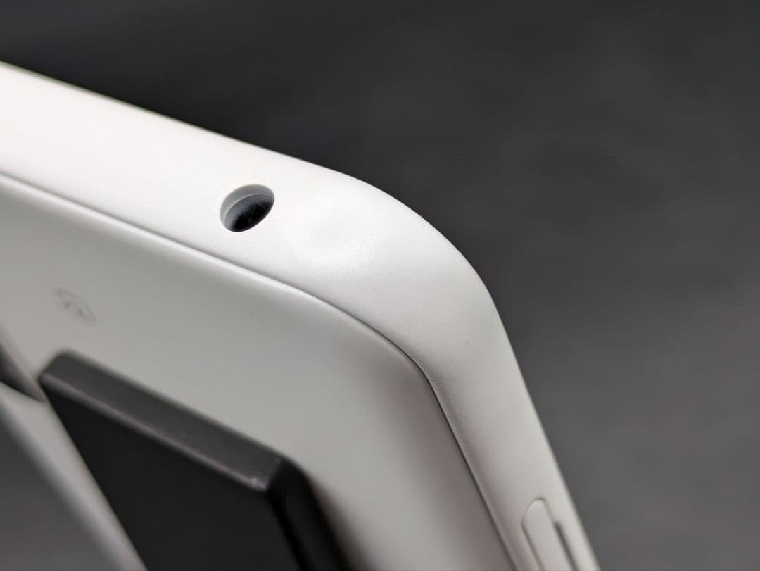 docomo F-51B スマートフォン本体 ホワイト