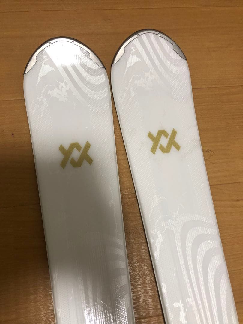 ドイツブランドのフォルクル　バインディング付きスキー板 とブーツのセット